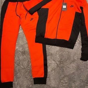 Nike mens fleece suit